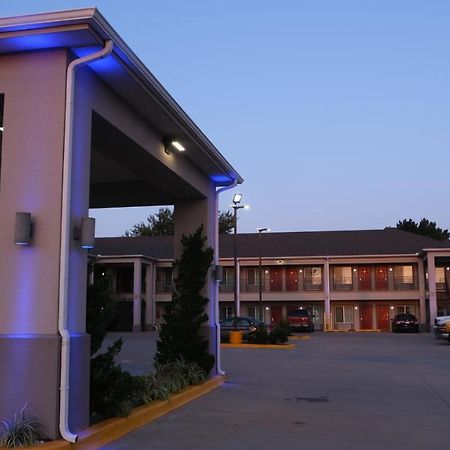 Catoosa Inn & Suites Exterior photo