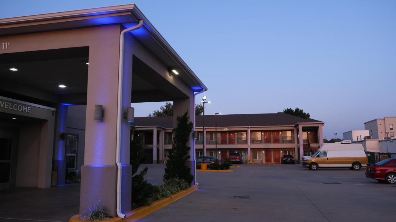 Catoosa Inn & Suites Exterior photo